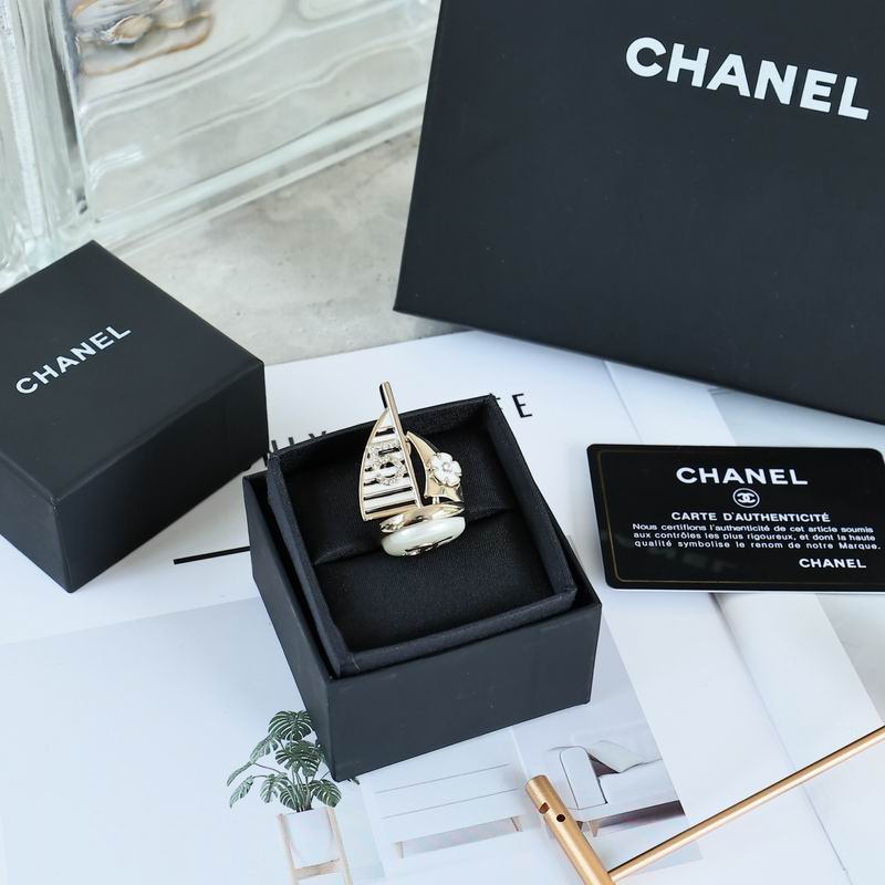 Chanel Brooch 05yxs22